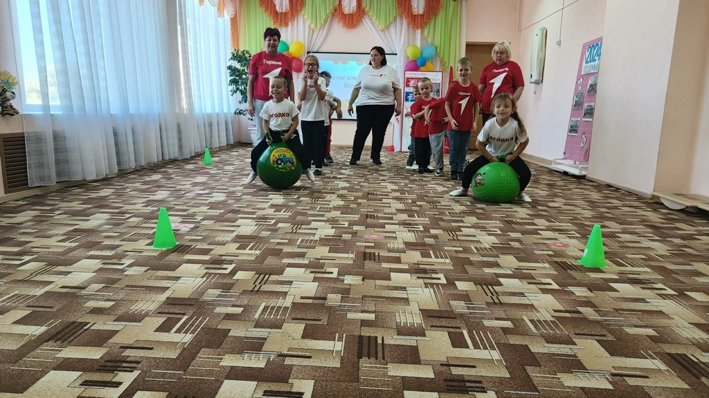 Вы сейчас просматриваете Спортивный досуг «Веселые эстафеты для Первых»